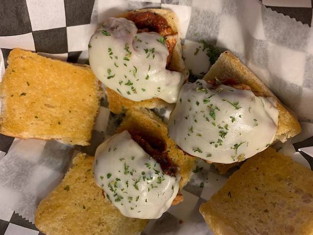 Penalties Sports Bar & Grill | meal takeaway | 1731 N Main St Ste G/H, Shelbyville, TN 37160, USA | 9317356495 OR +1 931-735-6495