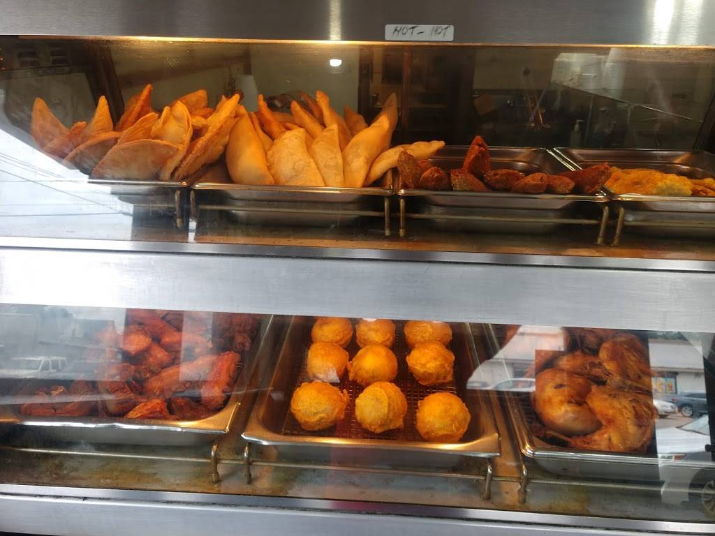 El Bochinche | restaurant | 680 Main St, Brockton, MA 02301, USA | 5089426525 OR +1 508-942-6525