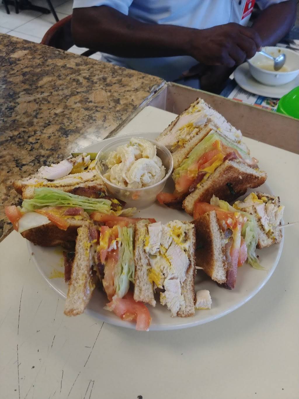 Plaza Diner | restaurant | 3118 S University Dr, Miramar, FL 33025, USA | 9544352225 OR +1 954-435-2225