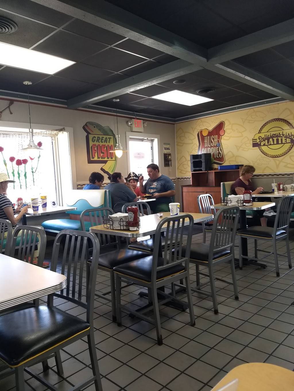 Long John Silvers | cafe | 601 S Commercial St, Harrisburg, IL 62946, USA | 6182527235 OR +1 618-252-7235