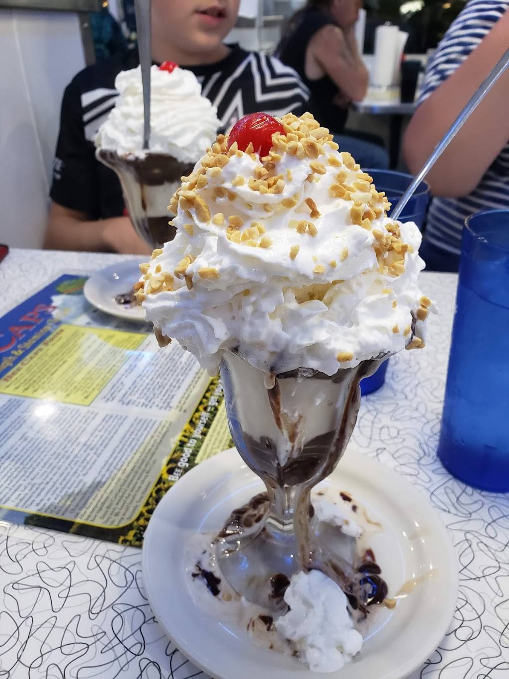 Mels Classic Diner | restaurant | 119 Wears Valley Rd, Pigeon Forge, TN 37863, USA | 8654292184 OR +1 865-429-2184