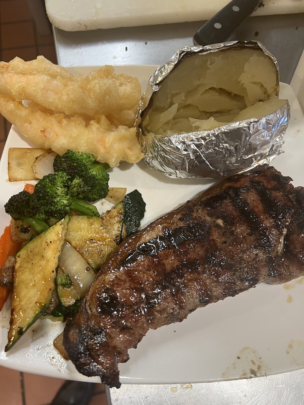 Bing’s lake almanor bistro | restaurant | 300 Main St, Chester, CA 96020, USA | 5302580158 OR +1 530-258-0158