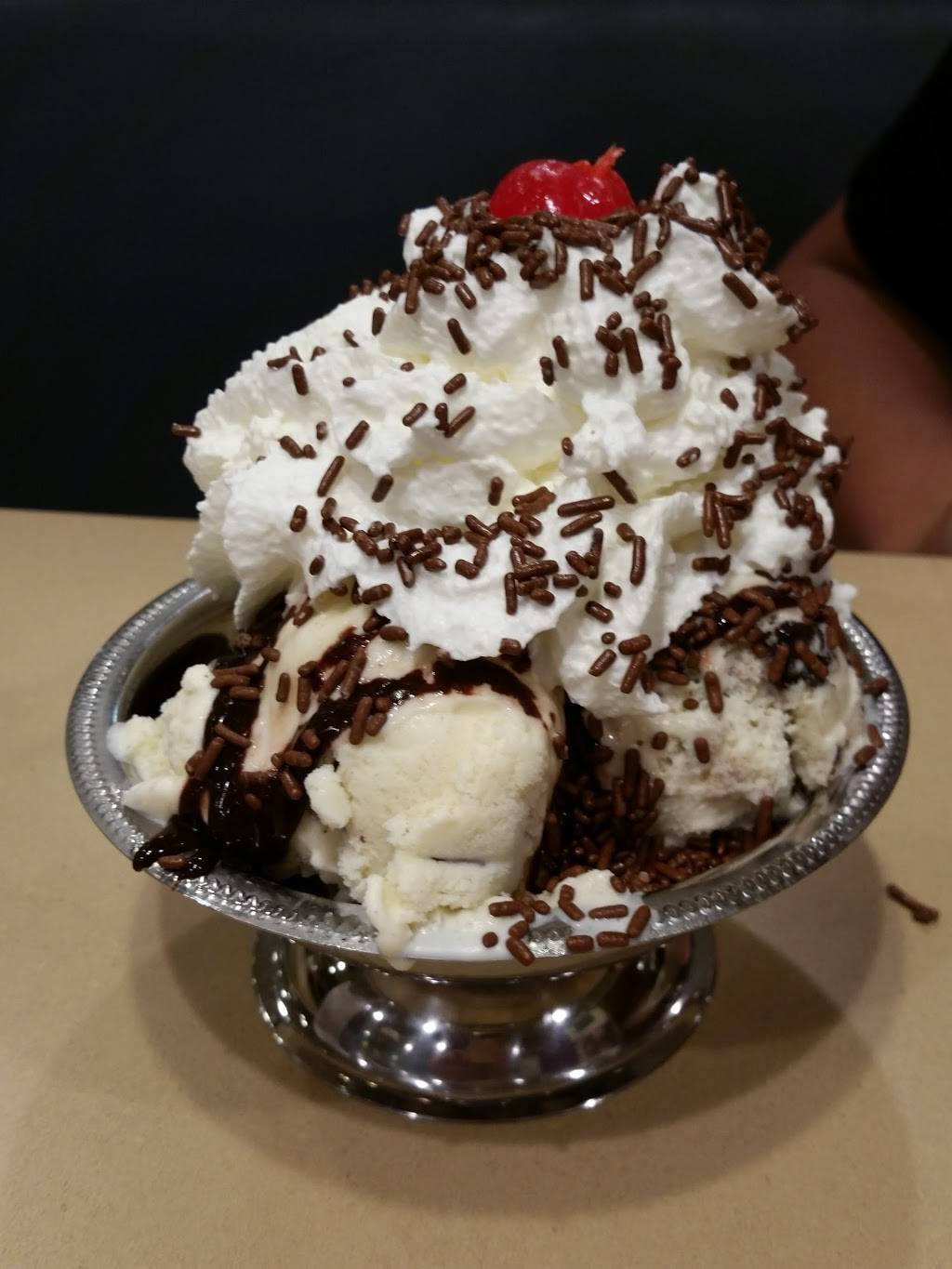 Newport Creamery | restaurant | 7679 Post Rd, North Kingstown, RI 02852, USA | 4012942087 OR +1 401-294-2087