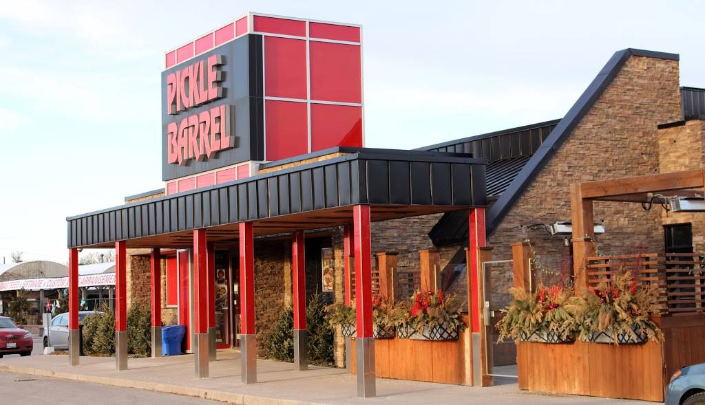 The Pickle Barrel | restaurant | 17215 Yonge St, Newmarket, ON L3Y 5L8, Canada | 9052357444 OR +1 905-235-7444