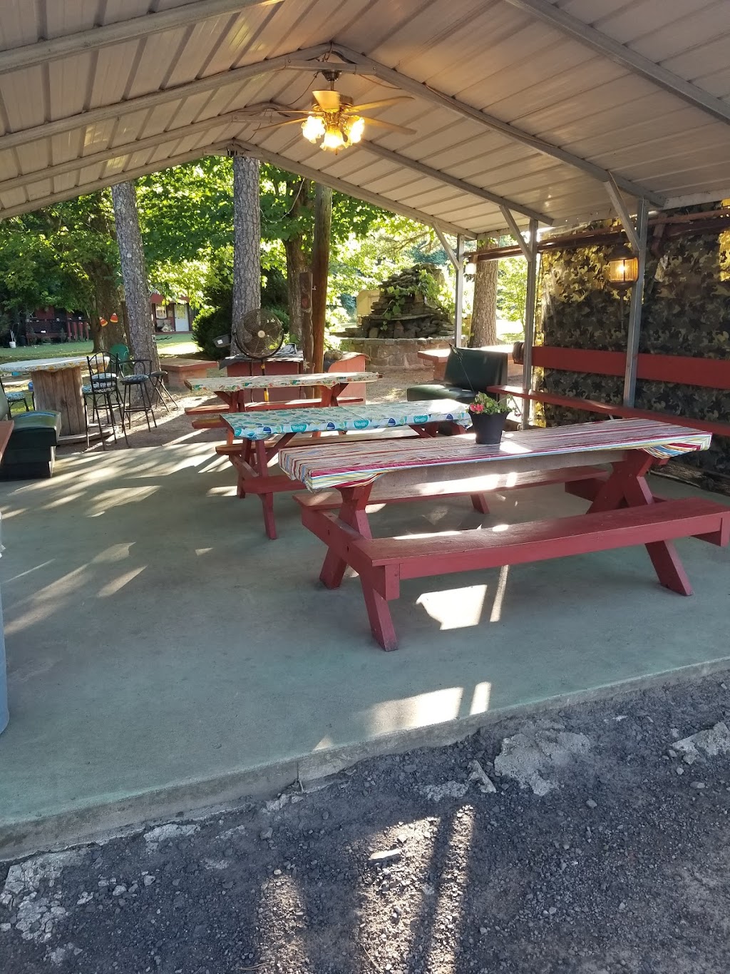 Ozone Burger Barn | restaurant | 14433 14499, AR-21, Ozone, AR 72854, USA | 4792921392 OR +1 479-292-1392