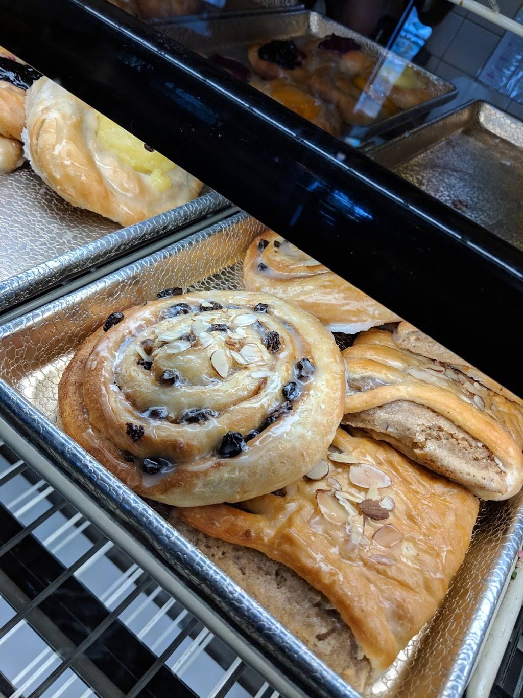 Bear Claw Bakery & Cafe | bakery | 2340 San Pablo Ave, Pinole, CA 94564, USA | 5107243105 OR +1 510-724-3105