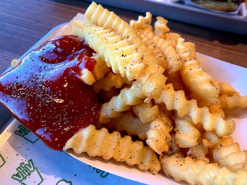 Shake Shack | restaurant | 5290 Belt Line Rd Suite 112A, Dallas, TX 75240, USA | 4695015430 OR +1 469-501-5430