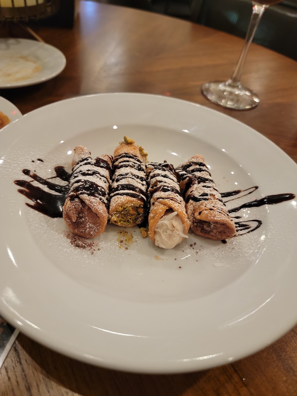 Amore Mio Trattoria | restaurant | 101 E Abram St #190, Arlington, TX 76010, USA | 8175385553 OR +1 817-538-5553