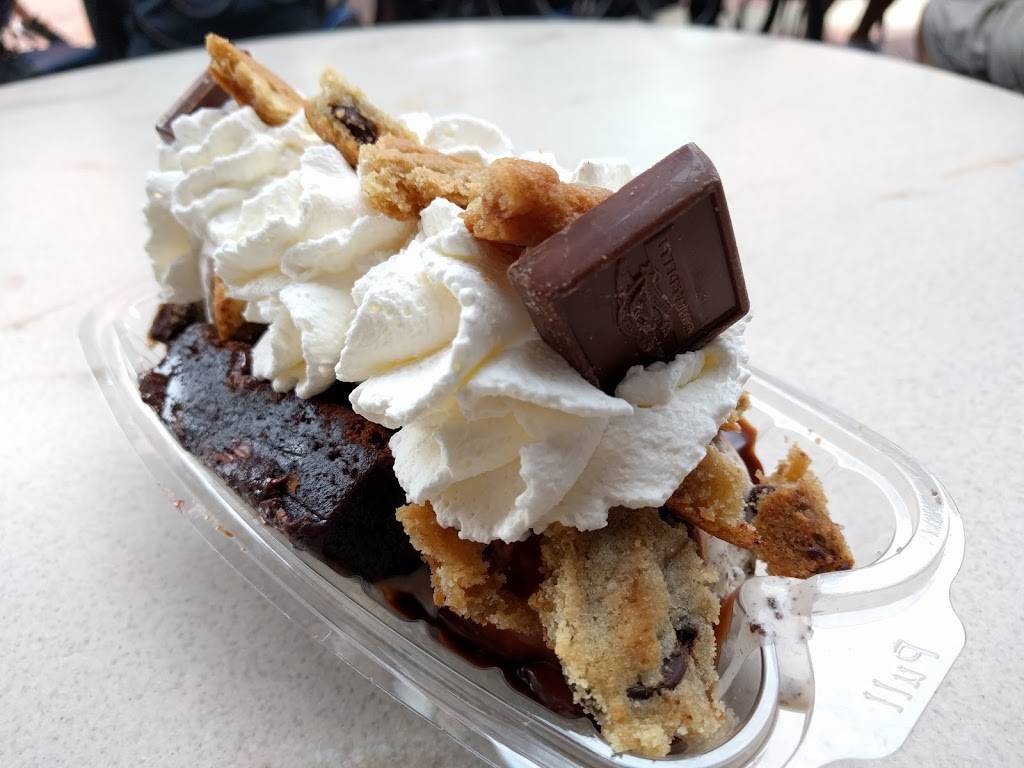 Ghirardelli Soda Fountain & Chocolate Shop (Disneyland) | restaurant | 1313 Disneyland Dr, Anaheim, CA 92802, USA | 7145330052 OR +1 714-533-0052