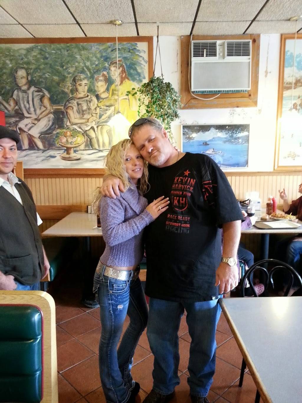 Milanos Pizza | restaurant | 3 Broadway, Concord, NH 03301, USA | 6032243419 OR +1 603-224-3419