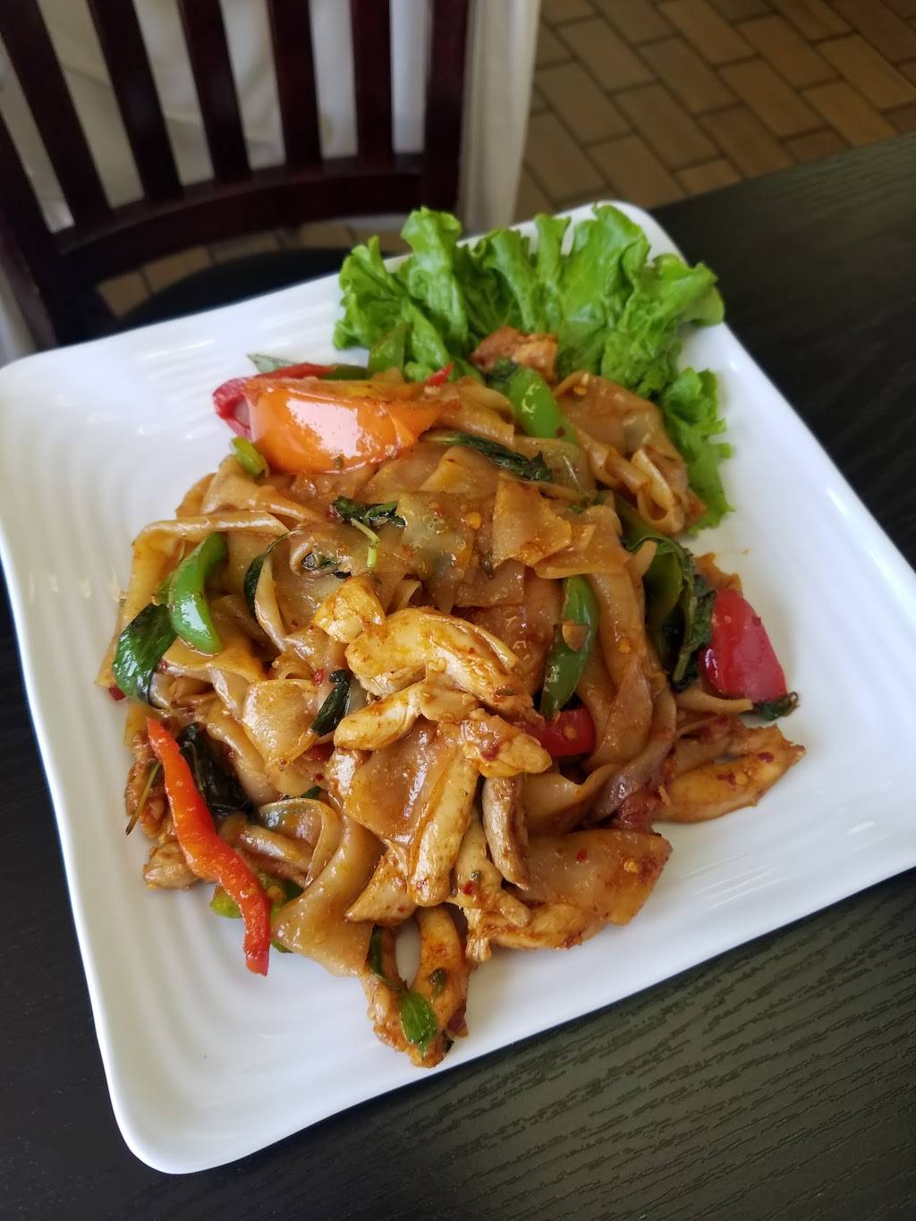 Chili & Lemon Thai Cuisine | restaurant | 701 S Atlantic Blvd, East Los Angeles, CA 90022, USA | 3233544639 OR +1 323-354-4639