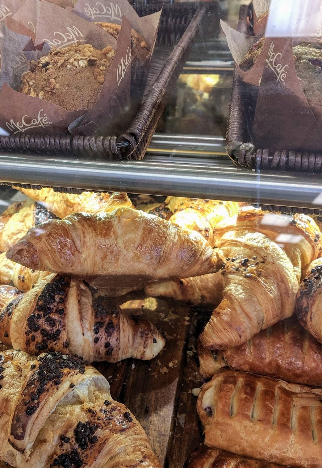 McDonalds | cafe | Cavenshore Shopping Centre, 601 Lakeshore Rd E, Mississauga, ON L5G 1H9, Canada | 9058912800 OR +1 905-891-2800