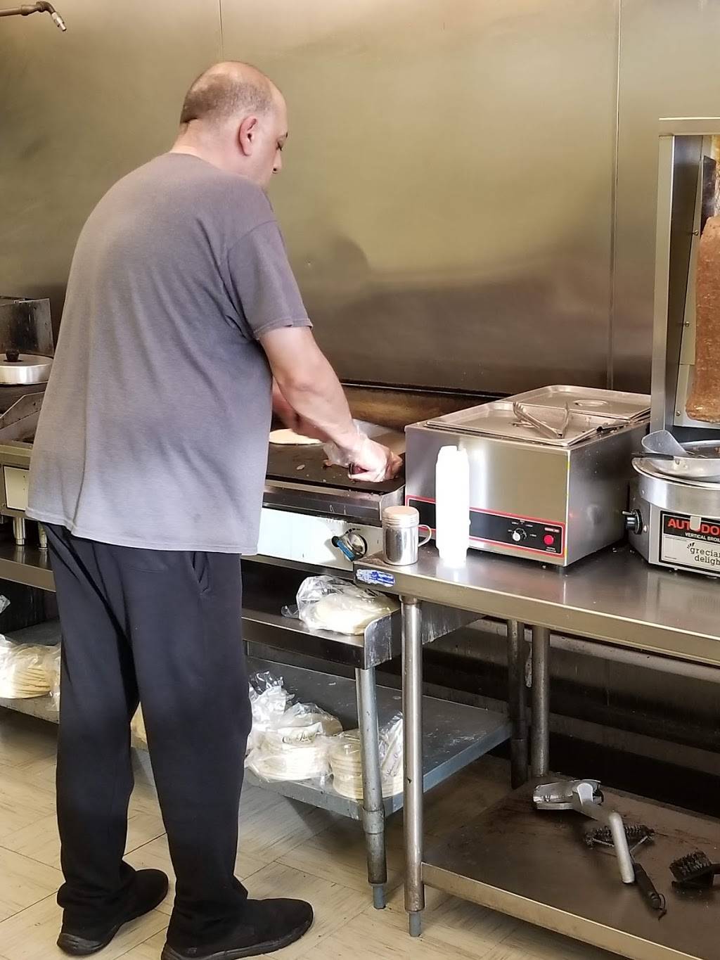 Sams Greek Café | restaurant | 1761 Tiny Town Rd, Clarksville, TN 37042, USA | 9318025583 OR +1 931-802-5583