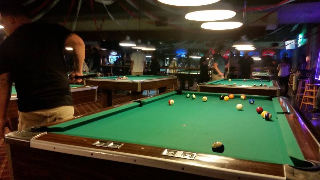 Clicks Billiards | restaurant | 2524 S Semoran Blvd, Orlando, FL 32822, USA | 4072756064 OR +1 407-275-6064