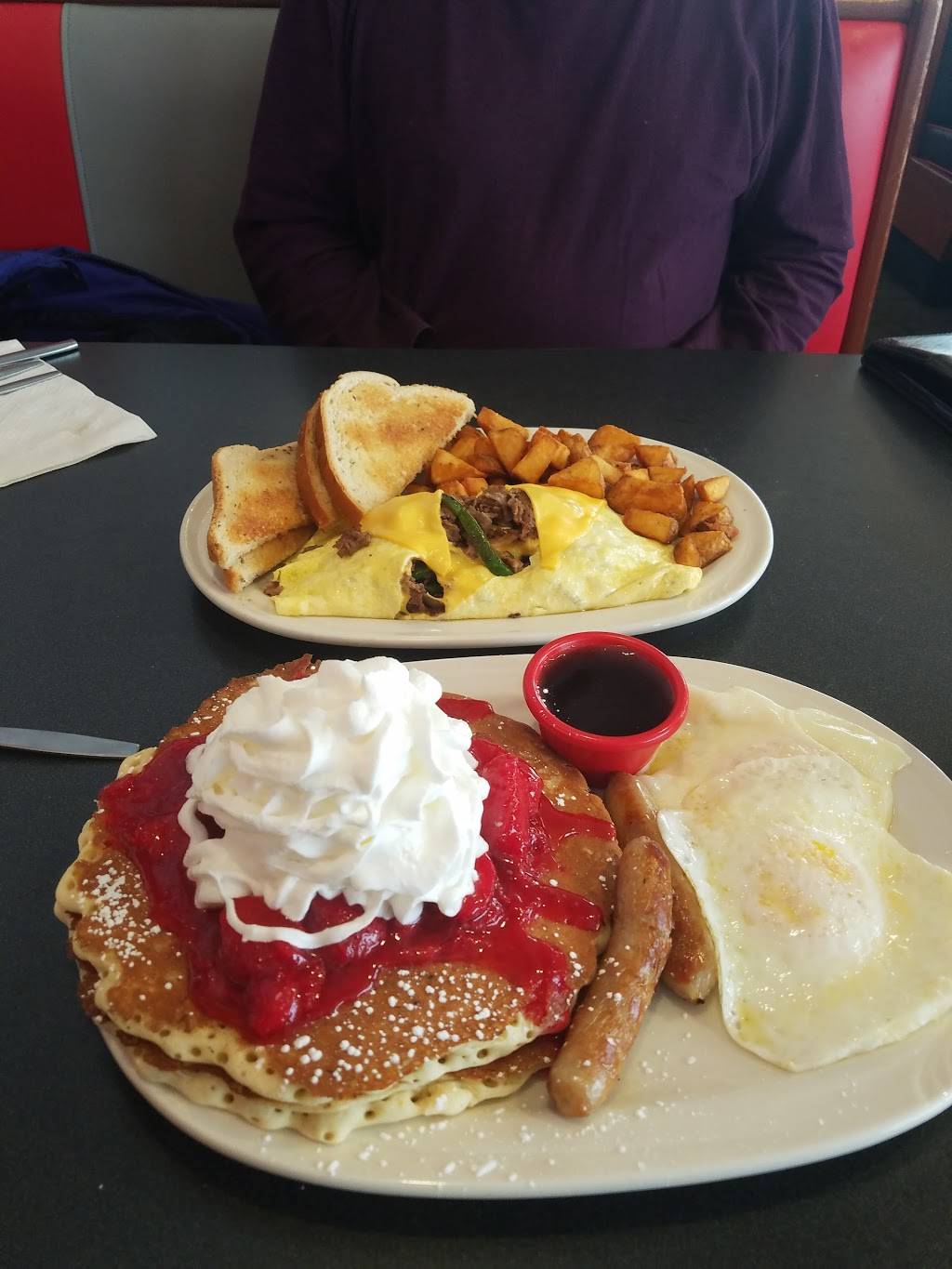 Friendlys | restaurant | 248 N Comrie Ave, Johnstown, NY 12095, USA | 5187622727 OR +1 518-762-2727