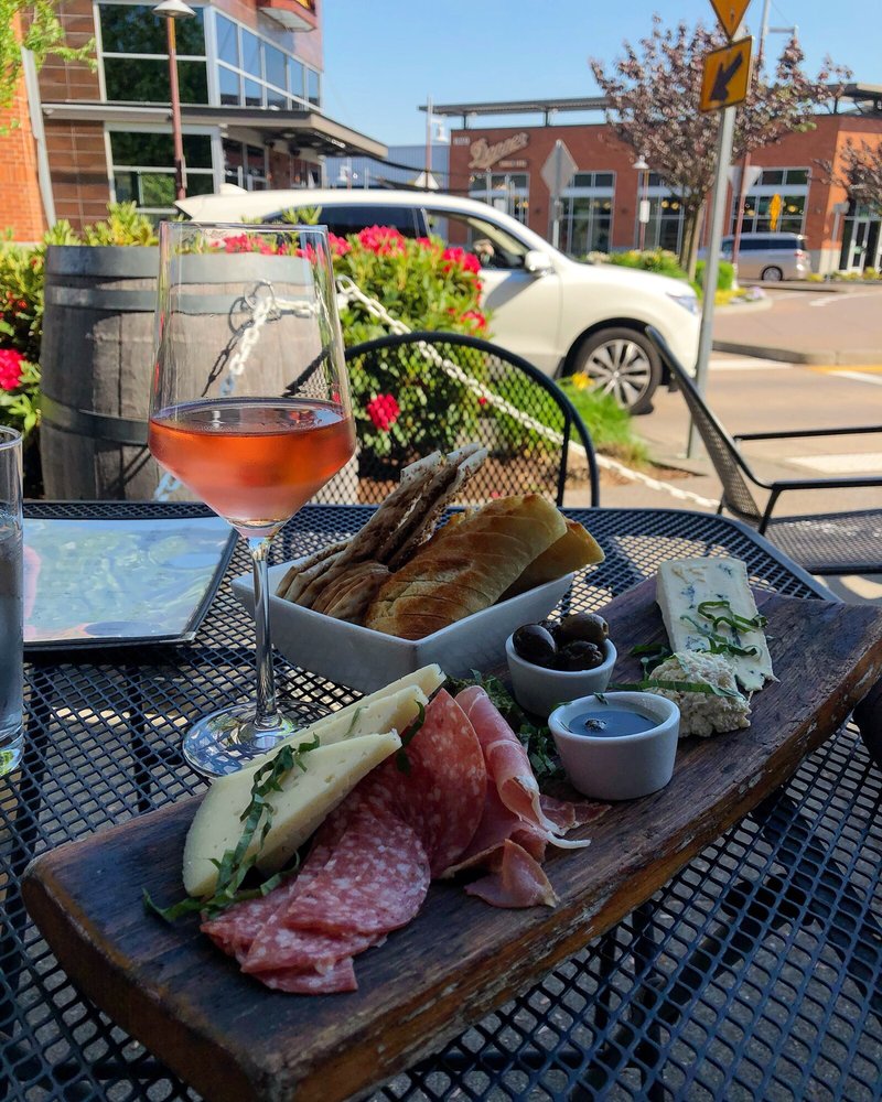 Vino at the Landing | restaurant | 800 N 10th Pl E, Renton, WA 98057, USA | 4252820382 OR +1 425-282-0382