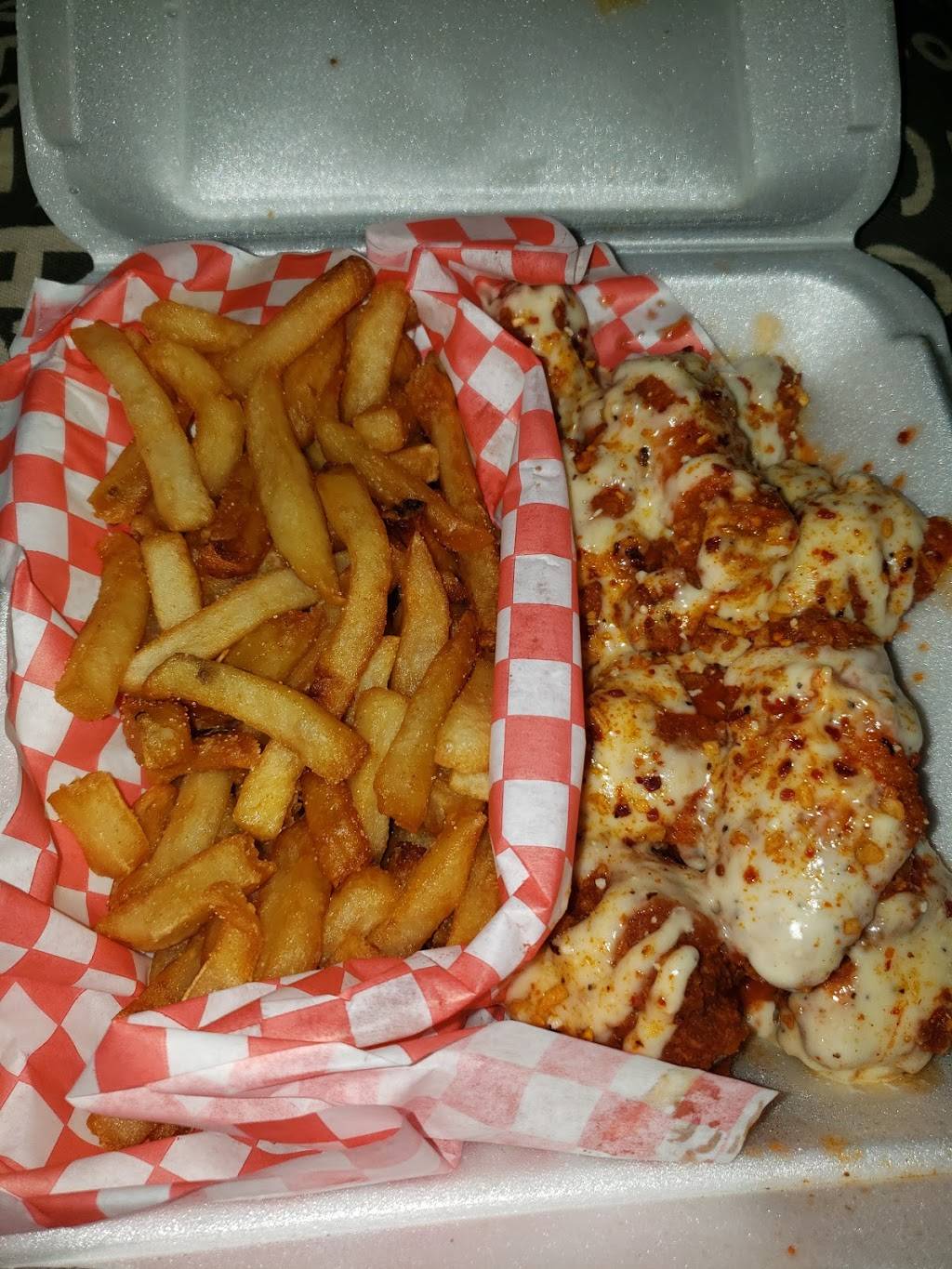 Town Wings | restaurant | 285 Port Union Rd, Scarborough, ON M1C 2L3, Canada | 4162844444 OR +1 416-284-4444