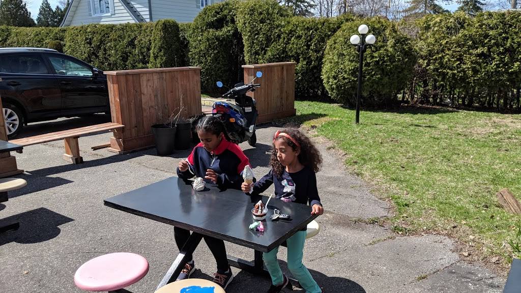 Twist et Creme | restaurant | 11897 Boul Gouin O, Pierrefonds, QC H8Z 1V7, Canada | 5145423132 OR +1 514-542-3132