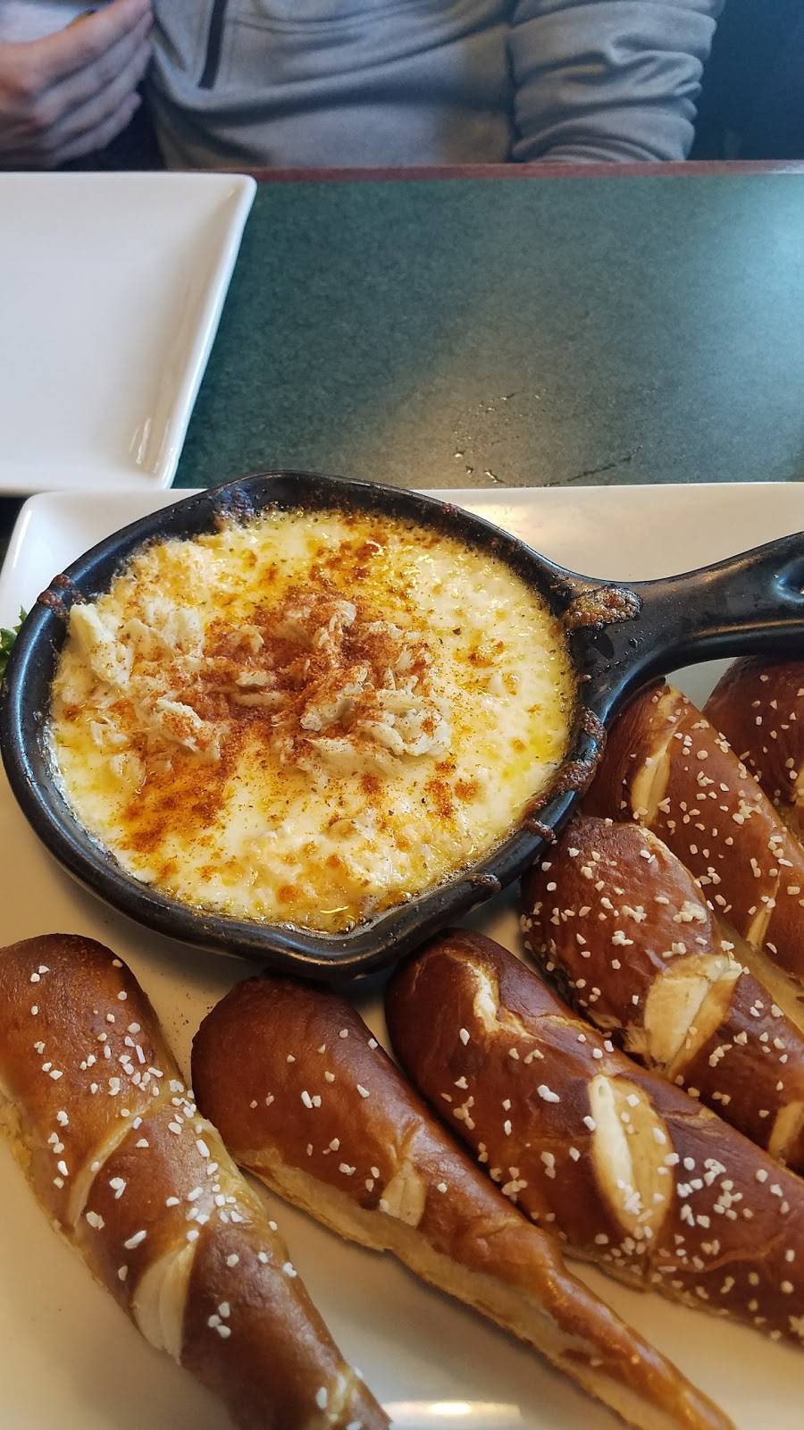 The Greene Turtle Sports Bar & Grille | restaurant | 7879 Heneska Loop, Alexandria, VA 22315, USA | 7039710200 OR +1 703-971-0200