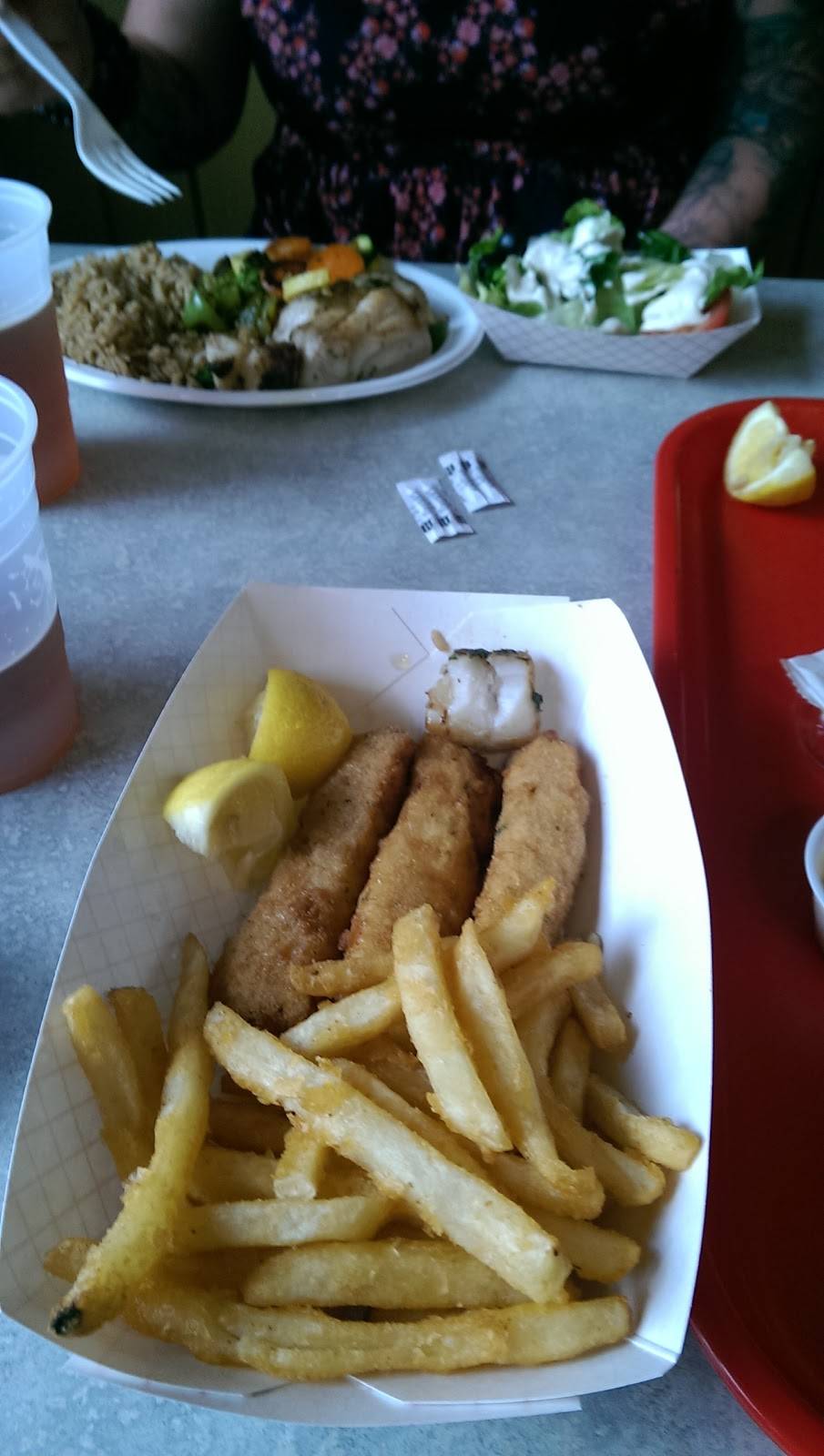 Sportsmens Seafoods | restaurant | 1617 Quivira Rd, San Diego, CA 92109, USA | 6192243551 OR +1 619-224-3551