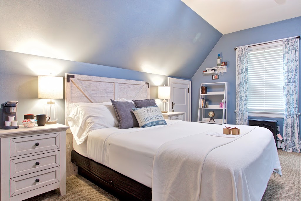 Clay Corner Inn | restaurant | 401 Clay St SW, Blacksburg, VA 24060, USA | 5405524030 OR +1 540-552-4030