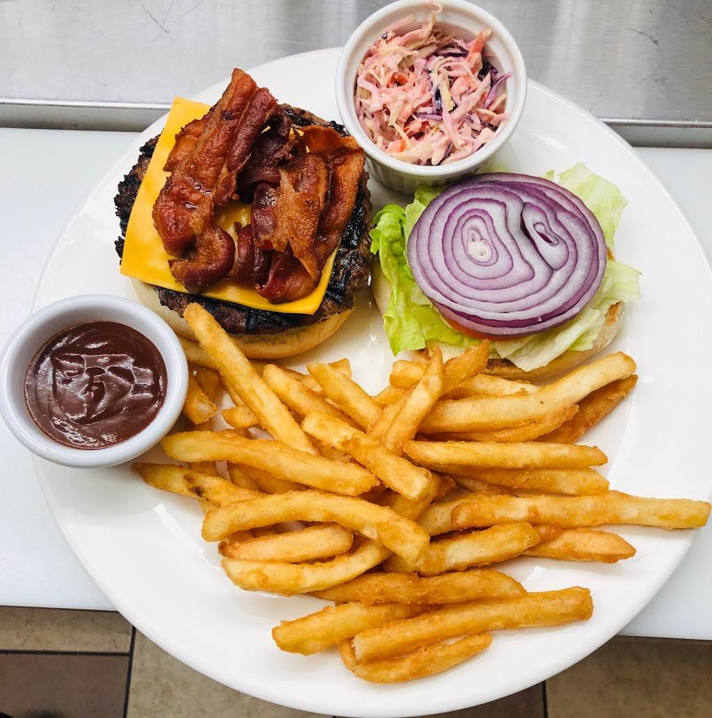 101 Bar and Fire Grill Restaurant | restaurant | 101 Ontario Rd, Mitchell, ON N0K 1N0, Canada | 5193488500 OR +1 519-348-8500