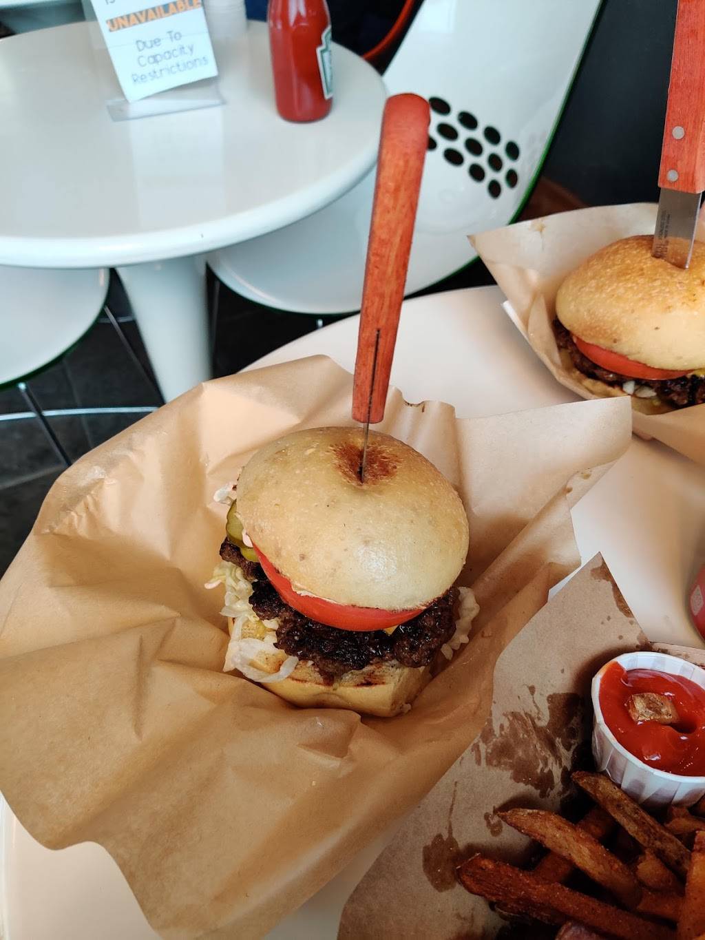 Oakwood Proper Burgers | restaurant | 1108 E Eighth St, Traverse City, MI 49686, USA | 2312531513 OR +1 231-253-1513