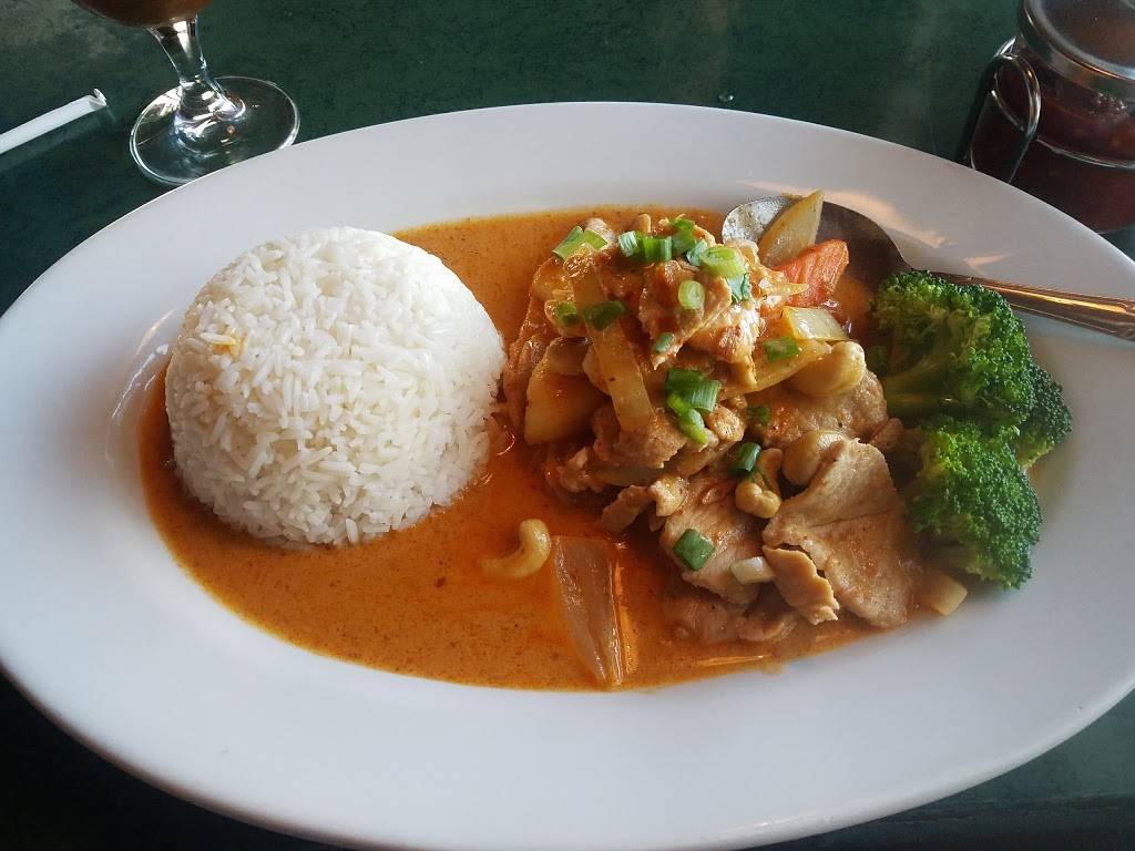 Moms | Siam Restaurant | restaurant | 2811 W Cary St, Richmond, VA 23221, USA | 8043597606 OR +1 804-359-7606