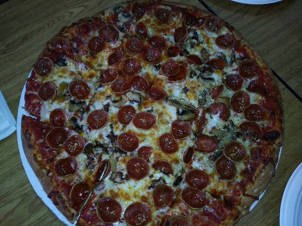 Carsons Corner Pizza and Ice Cream | restaurant | 116 Forsyth St, Piketon, OH 45661, USA | 7402891300 OR +1 740-289-1300