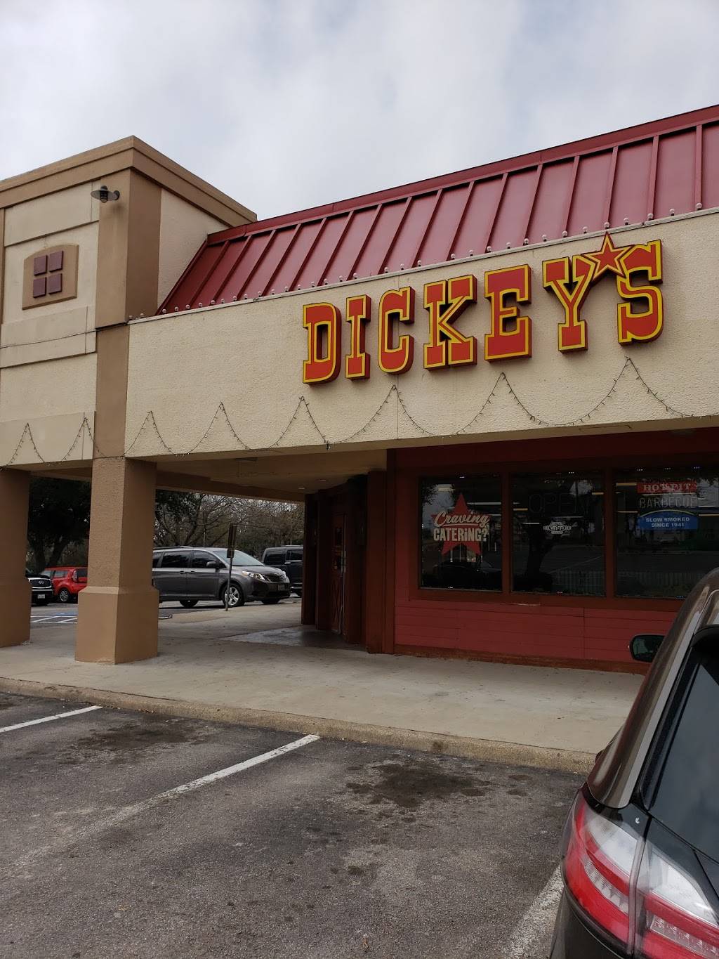 Dickeys Barbecue Pit | restaurant | 1001 N Beckley Ave, DeSoto, TX 75115, USA | 4695678341 OR +1 469-567-8341