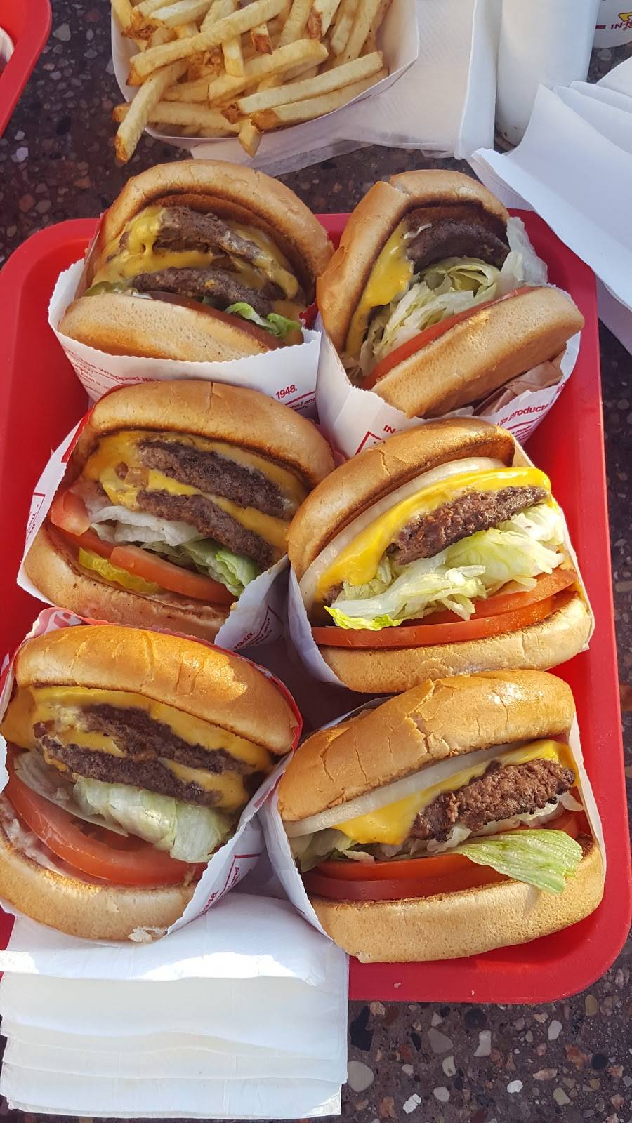 In-N-Out Burger | restaurant | 3211 Harbor Blvd, Costa Mesa, CA 92626, USA | 8007861000 OR +1 800-786-1000