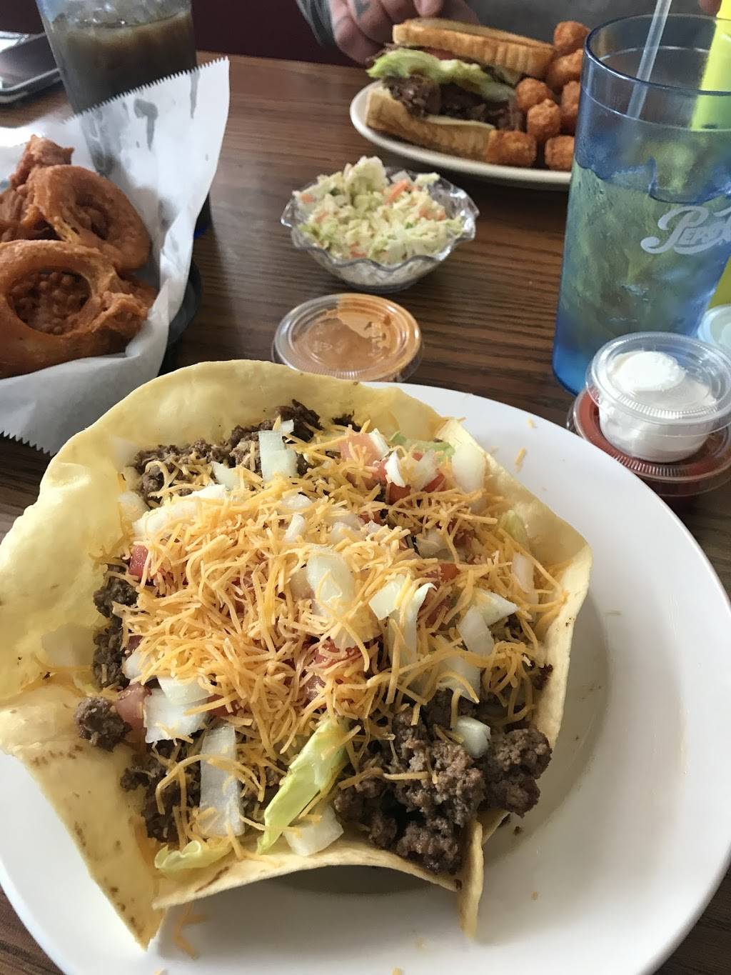 Mamas Place | restaurant | 600 N Wayne St, Angola, IN 46703, USA | 2603194297 OR +1 260-319-4297