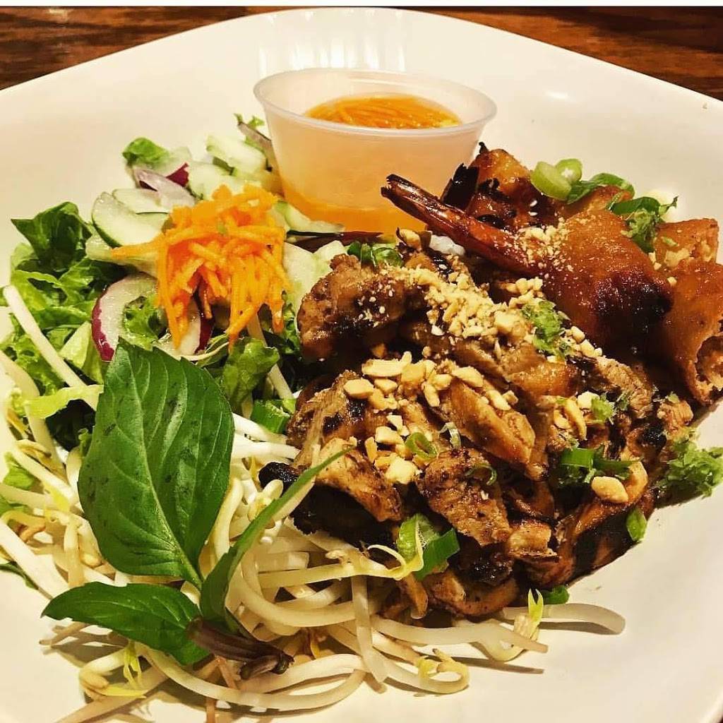 Pho DLite | restaurant | 3058 Waldorf Market Pl, Waldorf, MD 20603, USA | 3016456000 OR +1 301-645-6000