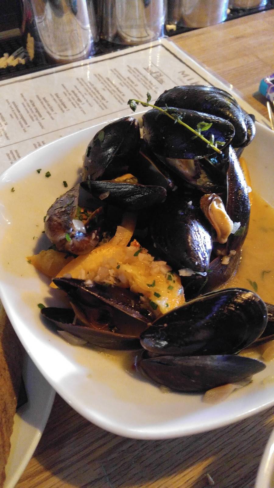 Mikro Beer Bar | restaurant | 0 Depot Ave, Hamden, CT 06518, USA | 2035537676 OR +1 203-553-7676