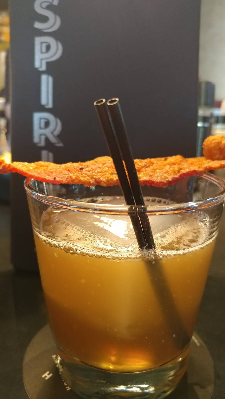 Houlihans | restaurant | 27 W Chocolate Ave, Hershey, PA 17033, USA | 7175343110 OR +1 717-534-3110