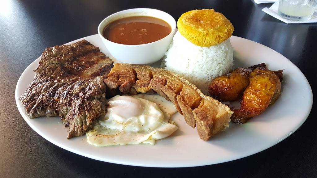 LA FUENTE BAR & RESTAURANT | restaurant | 1166 E Vine St, Kissimmee, FL 34744, USA | 4078470667 OR +1 407-847-0667