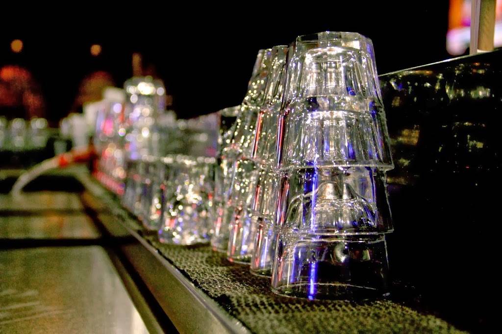 Xlerator Bar & Grille | restaurant | 2168 Darlington Rd, Beaver Falls, PA 15010, USA | 7245814880 OR +1 724-581-4880