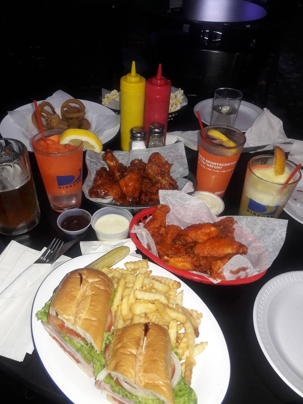 Hideout Pub & Grill | restaurant | 3435 N Kennicott Ave, Arlington Heights, IL 60004, USA | 8472556373 OR +1 847-255-6373