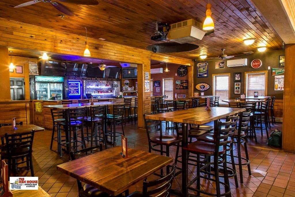 Hen House Sports Bar & Grille | restaurant | 85 S Main St, Newton, NH 03858, USA | 6033821705 OR +1 603-382-1705