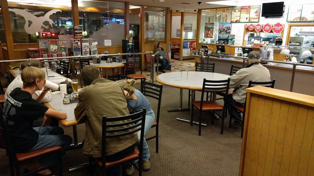 Round Table Pizza | meal delivery | 1691 E Noble Ave, Visalia, CA 93292, USA | 5596258753 OR +1 559-625-8753