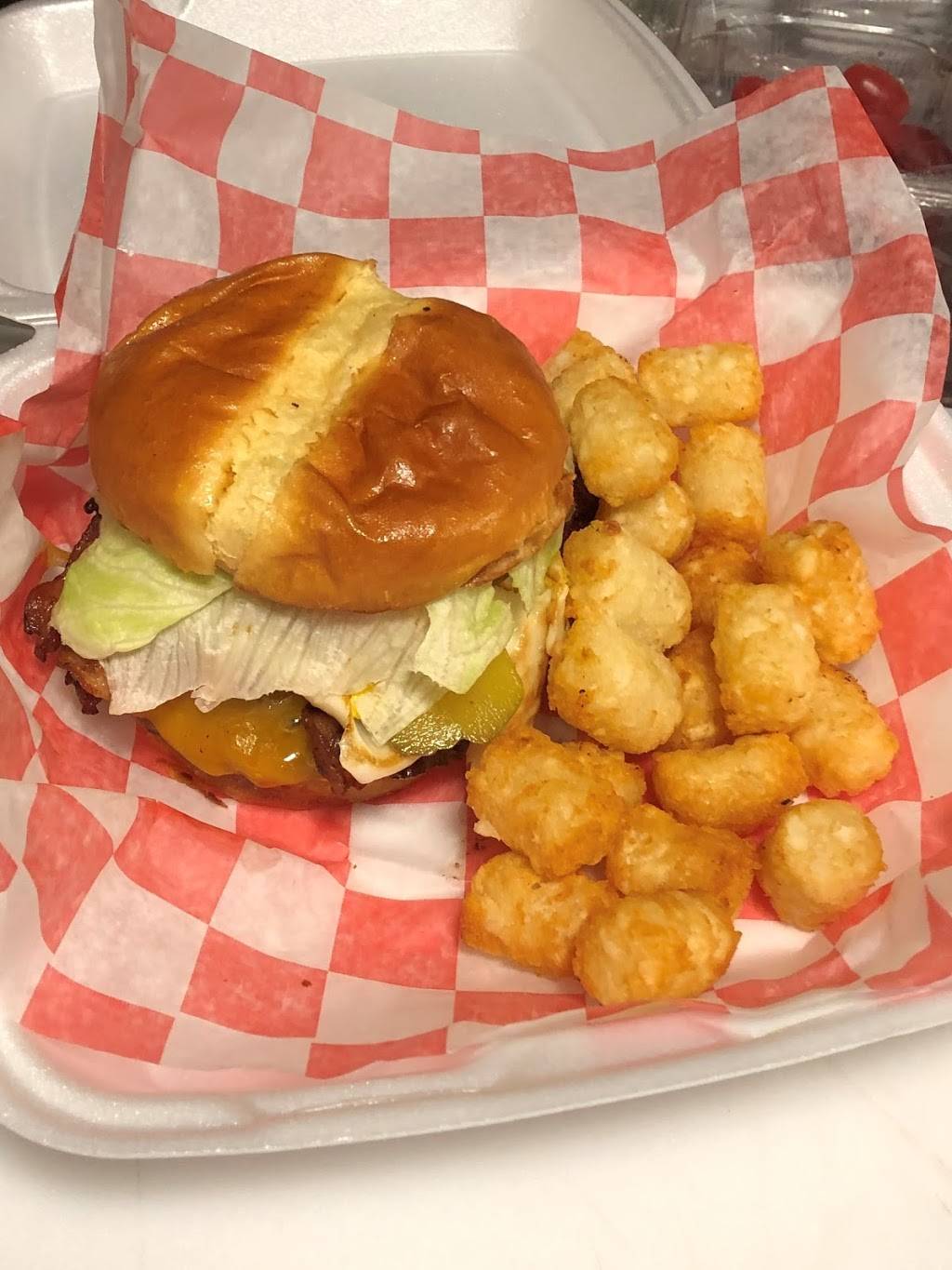 CAPZ Sports Bar & Grille | restaurant | 885 W Hunter St, Logan, OH 43138, USA | 7404009337 OR +1 740-400-9337