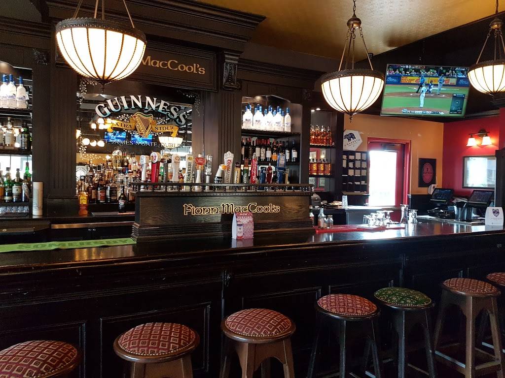 Fionn MacCools | restaurant | 17315 Leslie St, Newmarket, ON L3Y 0A4, Canada | 9058987899 OR +1 905-898-7899