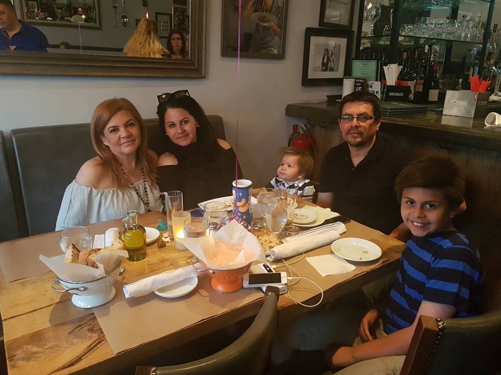 Anna Marias Restaurant | restaurant | 18 Chatsworth Ave, Larchmont, NY 10538, USA | 9148330555 OR +1 914-833-0555