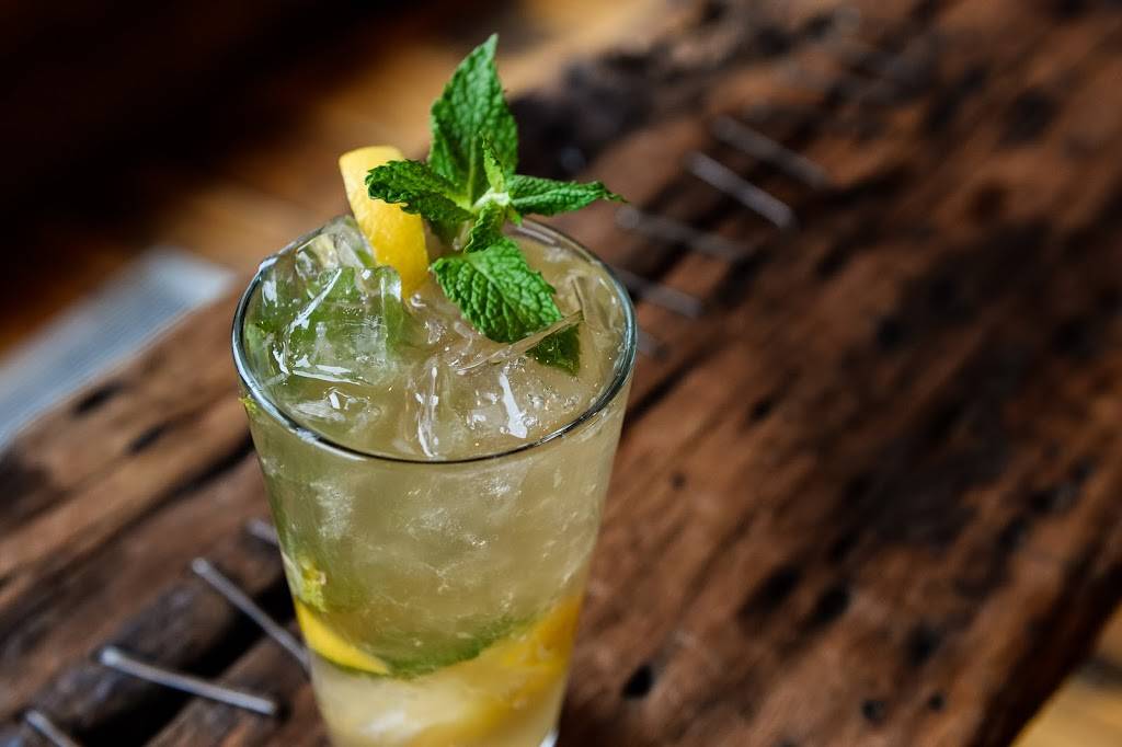 Burntwood Tavern | restaurant | 10035 Gulf Center Dr #F110, Fort Myers, FL 33913, USA | 2392884068 OR +1 239-288-4068