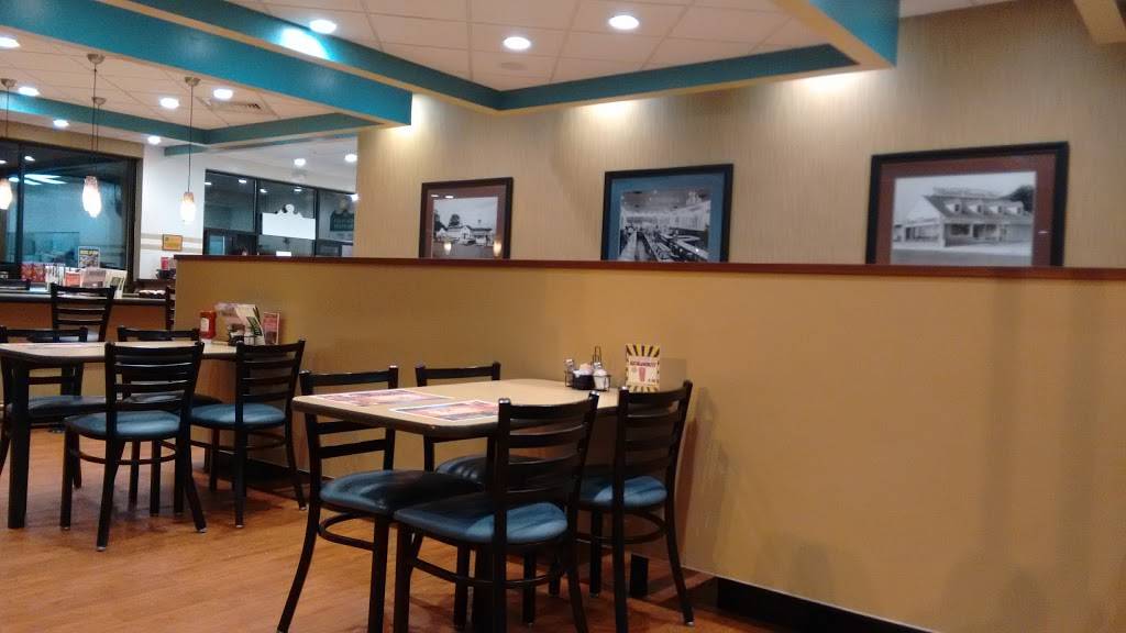 Newport Creamery | restaurant | 701 Fall River Ave, Seekonk, MA 02771, USA | 5083364519 OR +1 508-336-4519