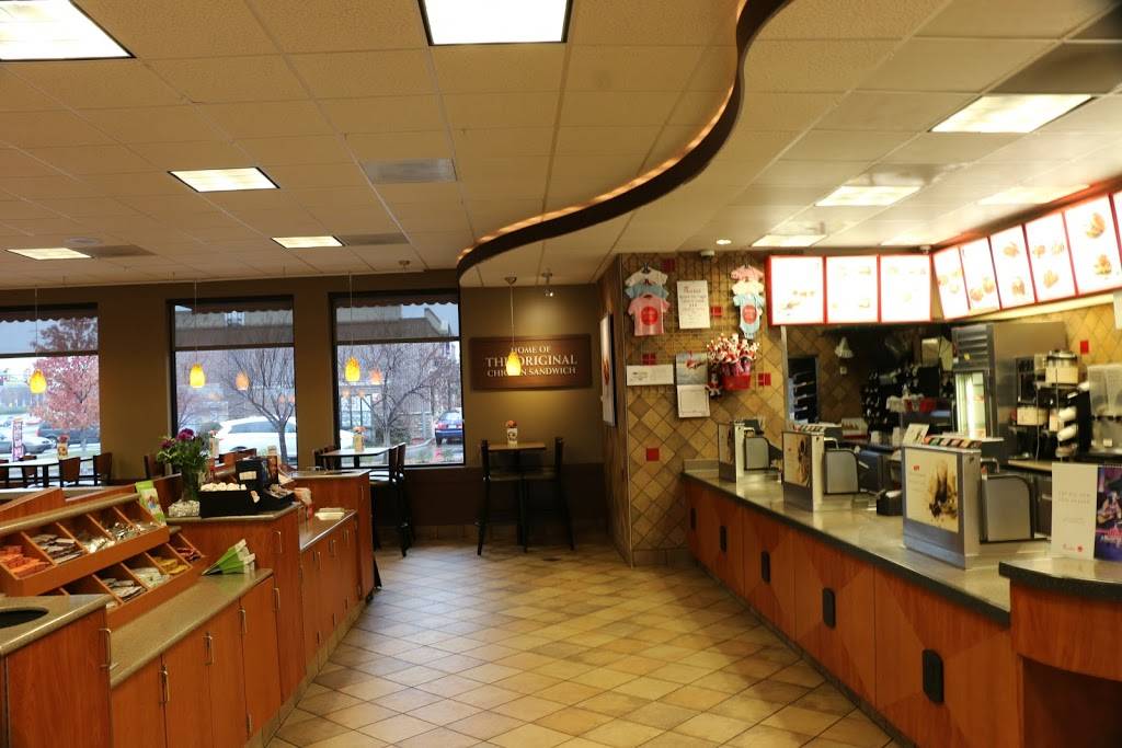 Chick-fil-A | restaurant | 12087 S, S Black Bob Rd, Olathe, KS 66062, USA | 9138297600 OR +1 913-829-7600