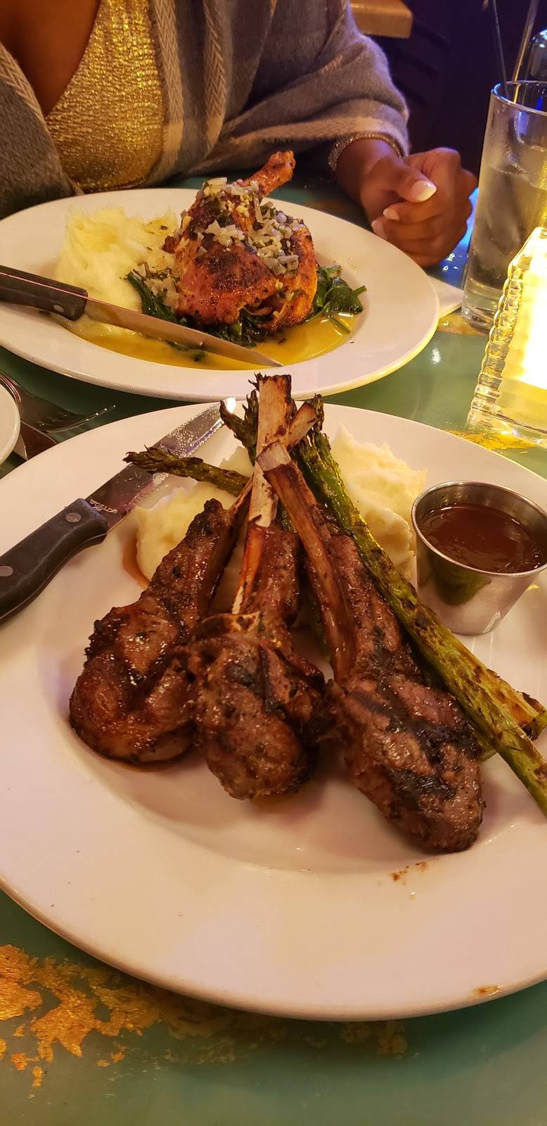 Bijans Bistro | restaurant | 663 N State St, Chicago, IL 60611, USA | 3122021904 OR +1 312-202-1904