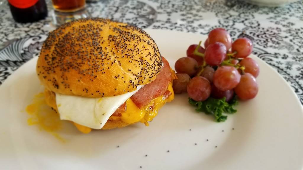 Lolas Farmhouse Bistro | restaurant | 1840 Manakin Rd, Manakin-Sabot, VA 23103, USA | 8047842000 OR +1 804-784-2000