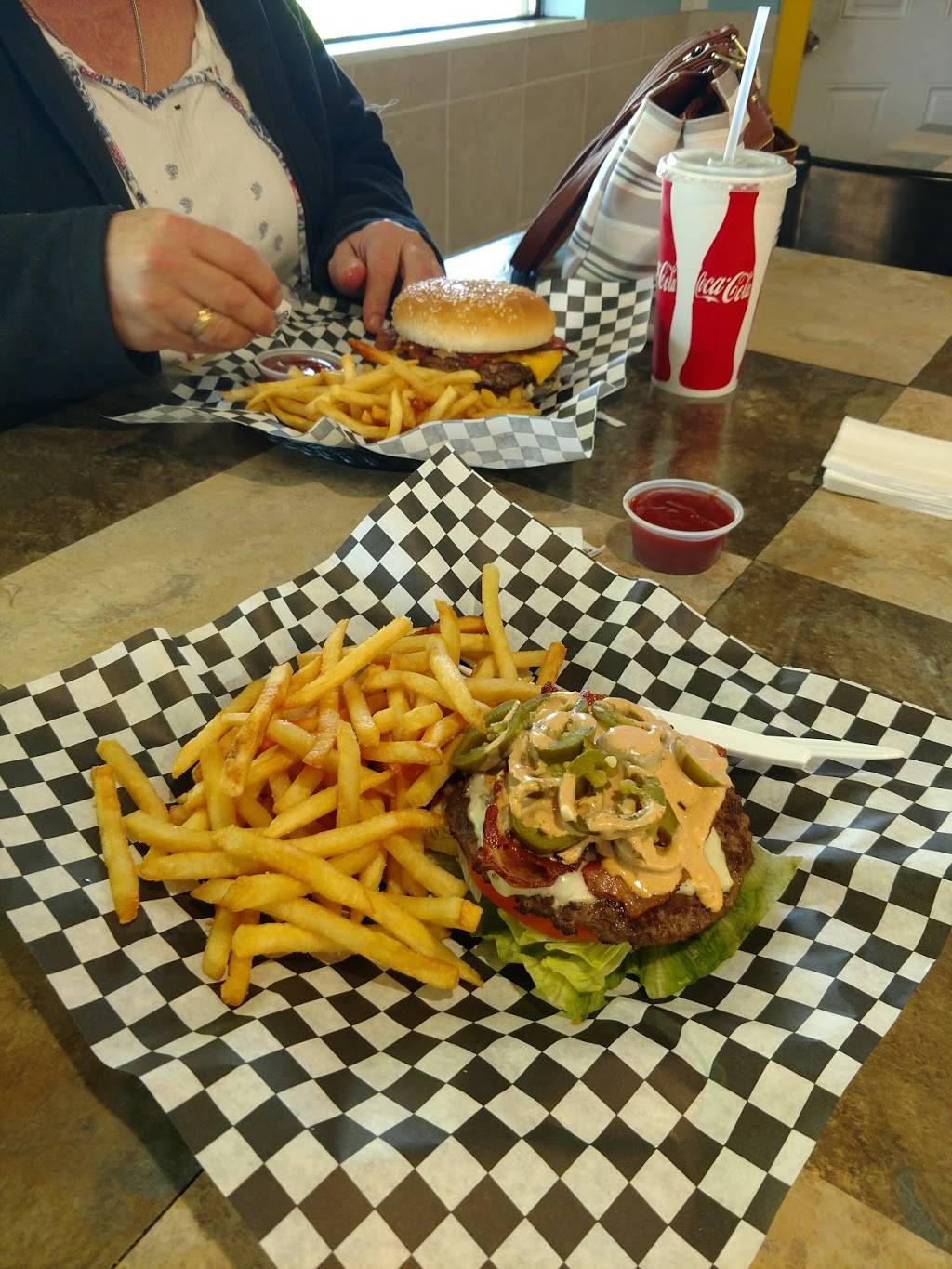 Allstar Burgers | restaurant | 3202 S Gunnison St, Tacoma, WA 98409, USA | 2532724311 OR +1 253-272-4311