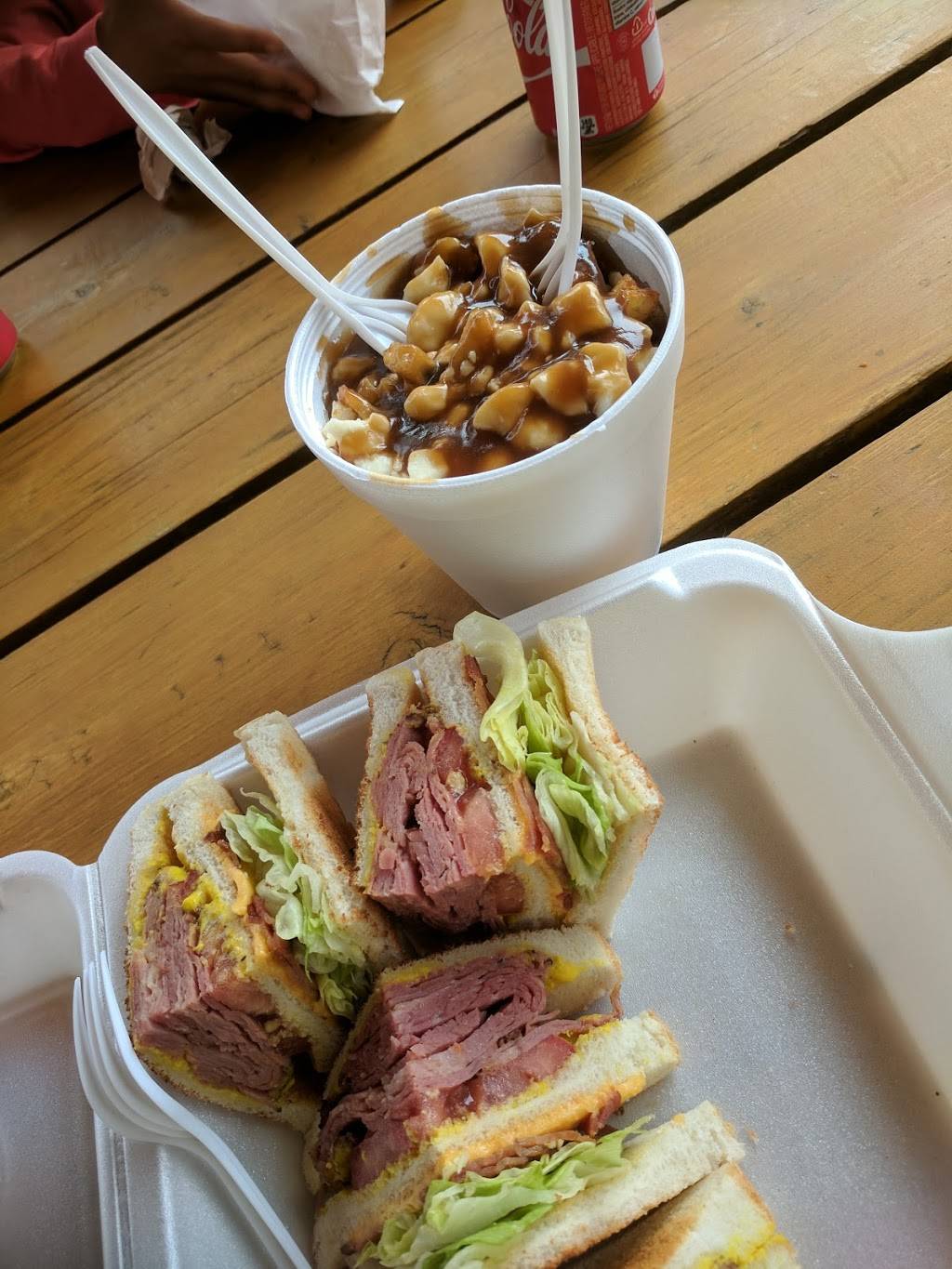 La Patate A Carlo | restaurant | 123 Route Principale E, Sainte-Cécile-de-Masham, QC J0X 2W0, Canada | 8194564545 OR +1 819-456-4545